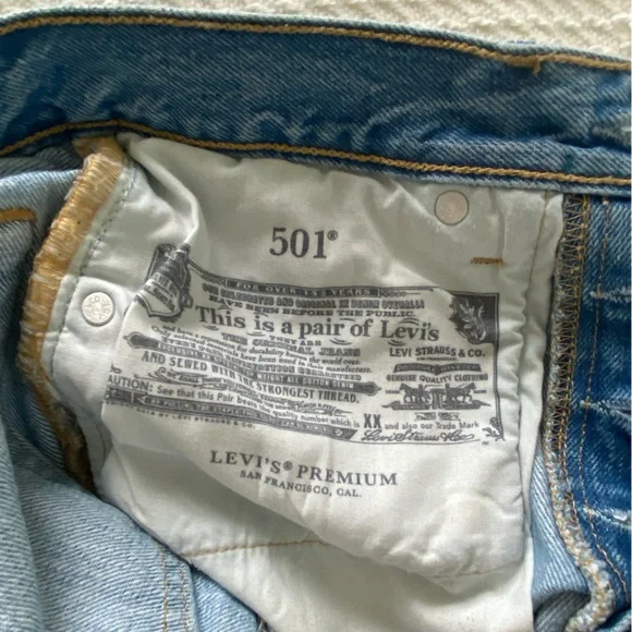 Premium Levis Shorts - Picture 10 of 10